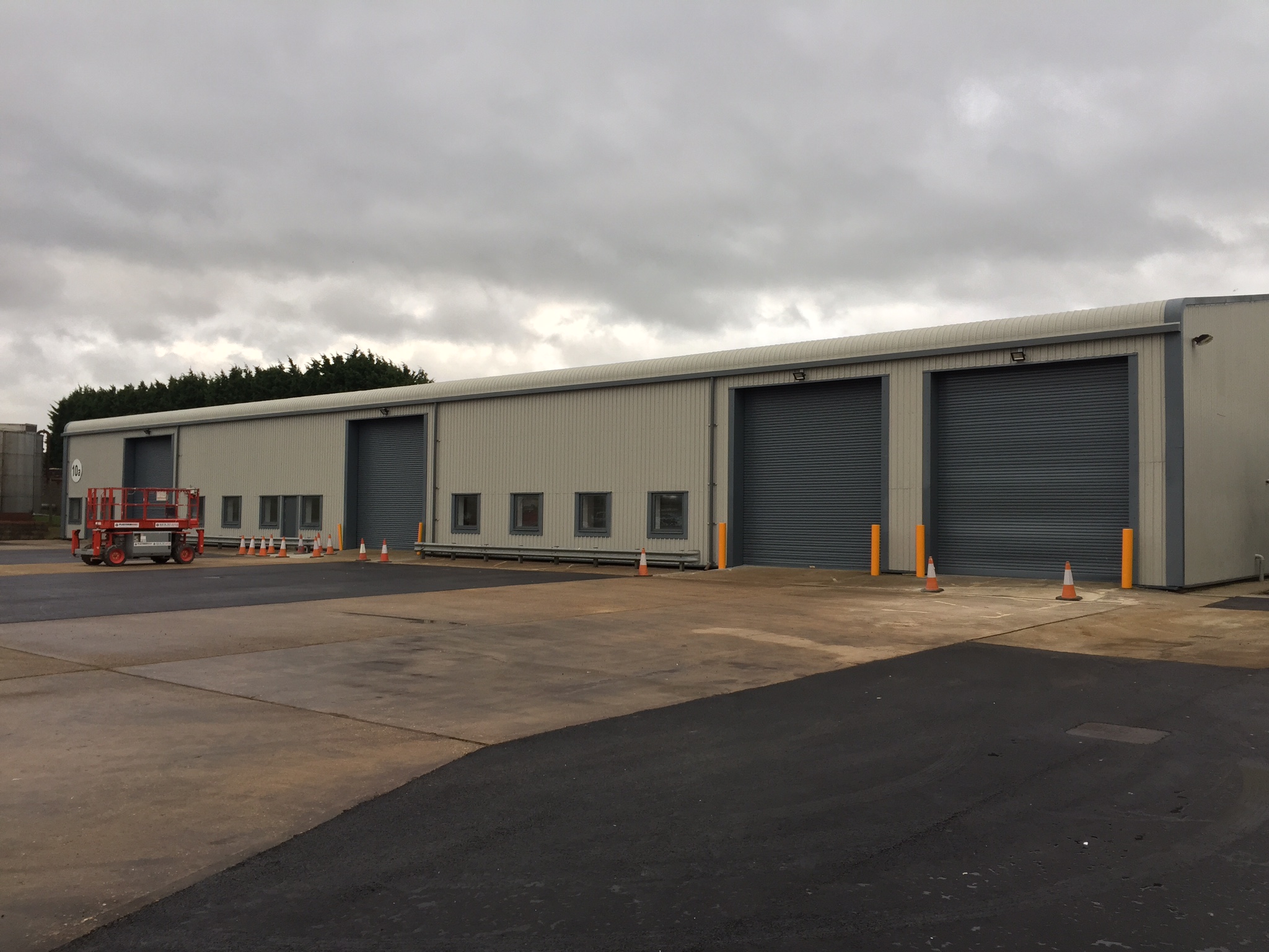 Refurbished warehouse To Let