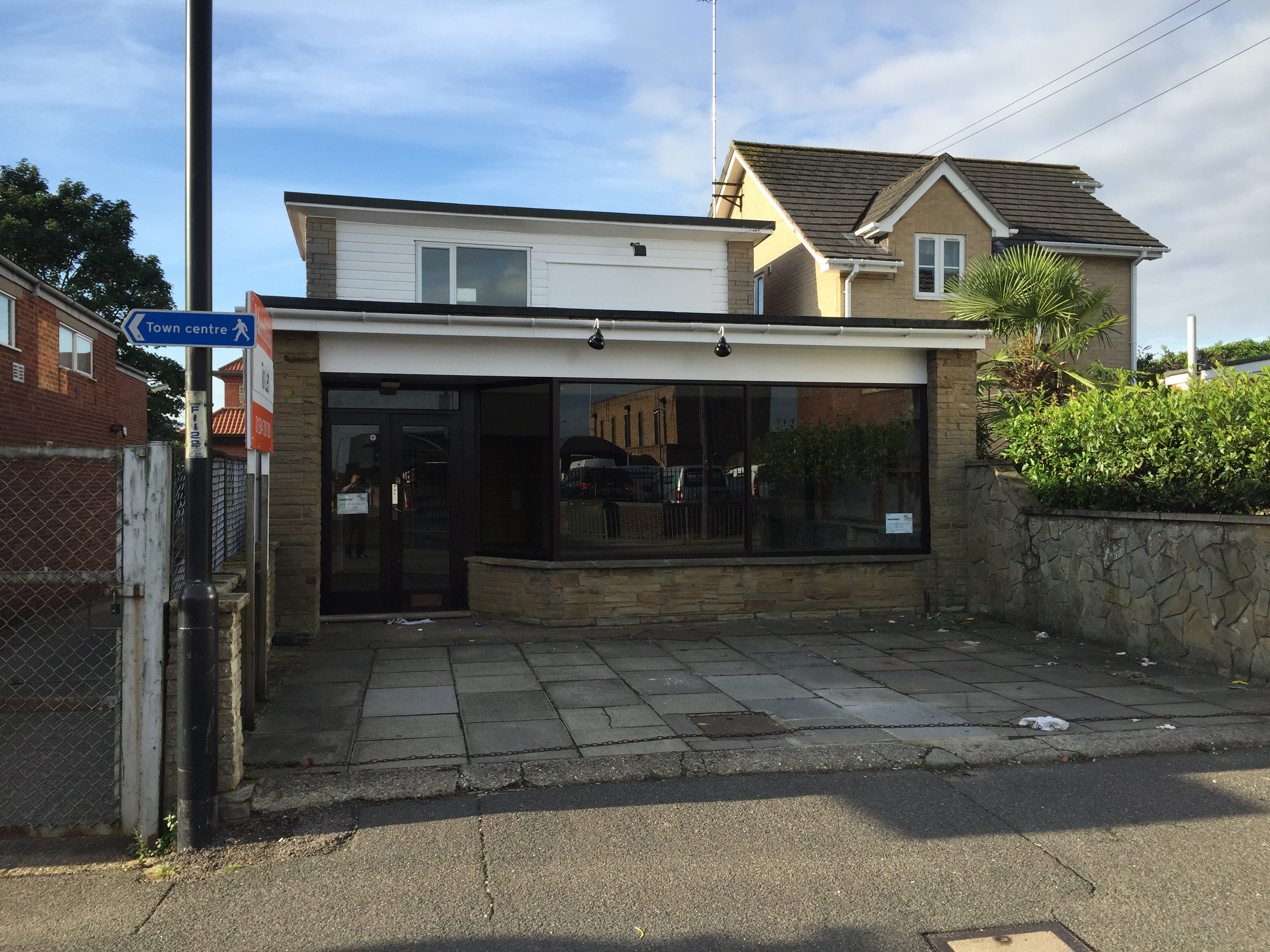 Edge of Town shop to let with parking