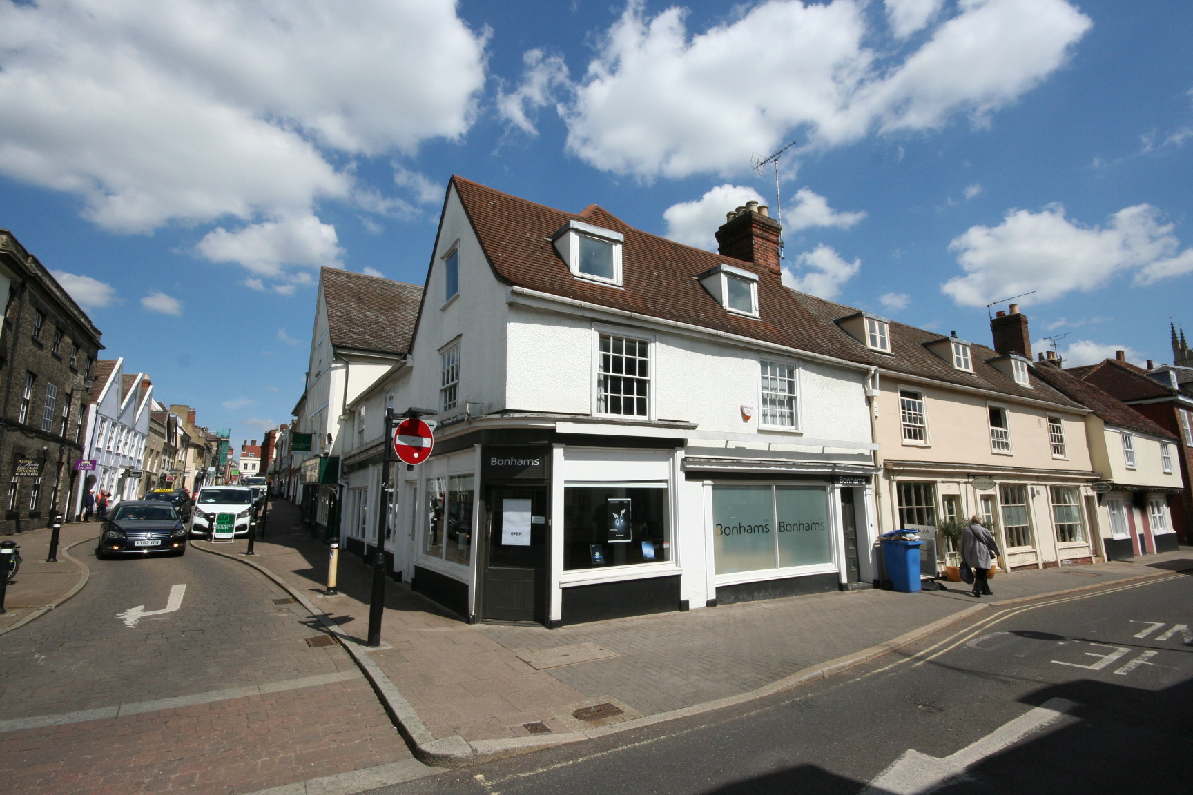 Town centre shop To Let